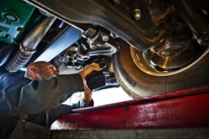 mécanicien groupe brun